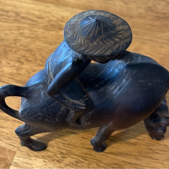 Vintage, carved wood water buffalo sculpture. Indonesia, folk art. - Picture 6 of 7
